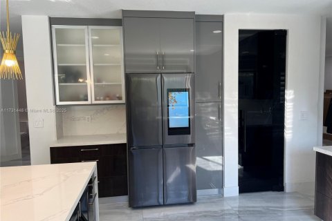 House in Cutler Bay, Florida 5 bedrooms, 321.35 sq.m. № 1729858 - photo 19