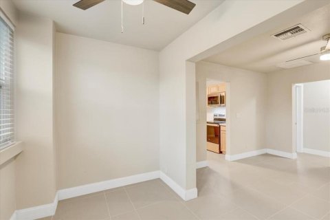 House in Saint Petersburg, Florida 3 bedrooms, 100.15 sq.m. № 1835433 - photo 17