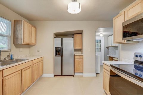 House in Saint Petersburg, Florida 3 bedrooms, 100.15 sq.m. № 1835433 - photo 23