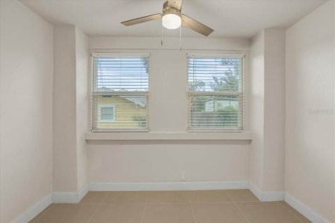 House in Saint Petersburg, Florida 3 bedrooms, 100.15 sq.m. № 1835433 - photo 18