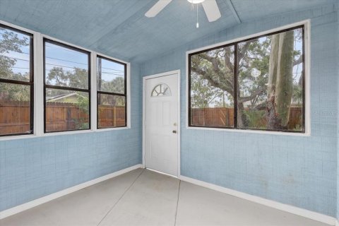 House in Saint Petersburg, Florida 3 bedrooms, 100.15 sq.m. № 1835433 - photo 27
