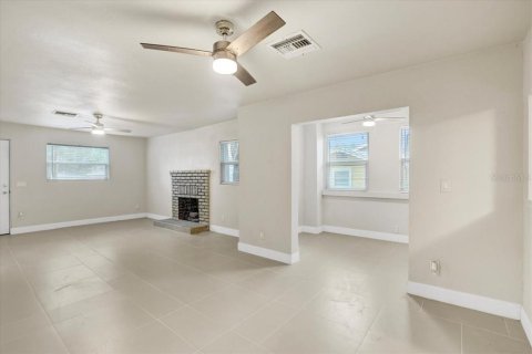 House in Saint Petersburg, Florida 3 bedrooms, 100.15 sq.m. № 1835433 - photo 6