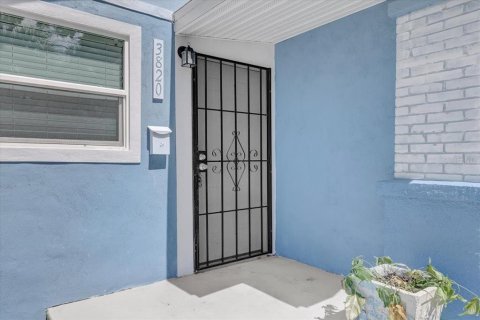 House in Saint Petersburg, Florida 3 bedrooms, 100.15 sq.m. № 1835433 - photo 4