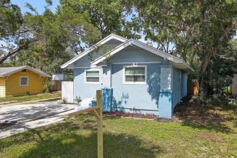 House in Saint Petersburg, Florida 3 bedrooms, 100.15 sq.m. № 1835433 - photo 3