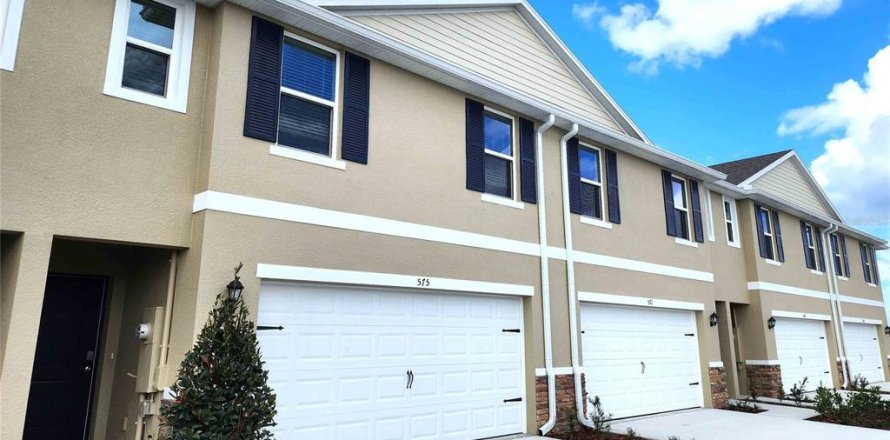 Townhouse in Osteen, Florida 4 bedrooms, 163.32 sq.m. № 2236961