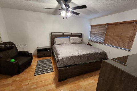Townhouse in Miami, Florida 3 bedrooms, 128.02 sq.m. № 2086953 - photo 19