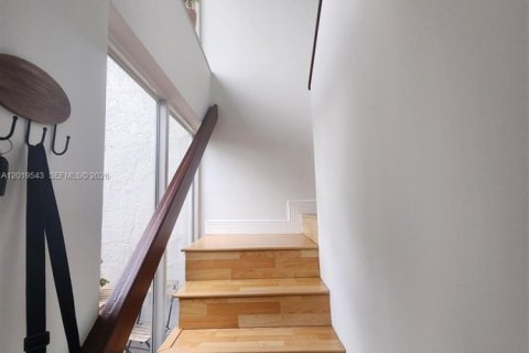 Townhouse in Miami, Florida 3 bedrooms, 128.02 sq.m. № 2086953 - photo 13