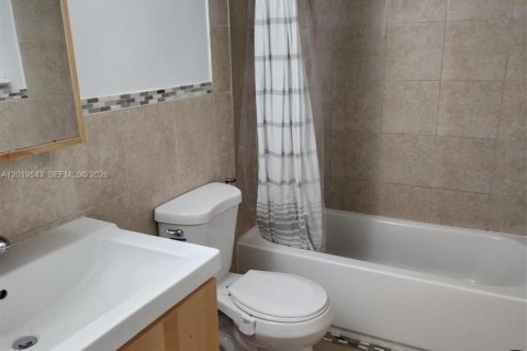 Townhouse in Miami, Florida 3 bedrooms, 128.02 sq.m. № 2086953 - photo 26