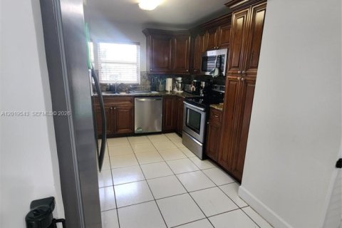Townhouse in Miami, Florida 3 bedrooms, 128.02 sq.m. № 2086953 - photo 10