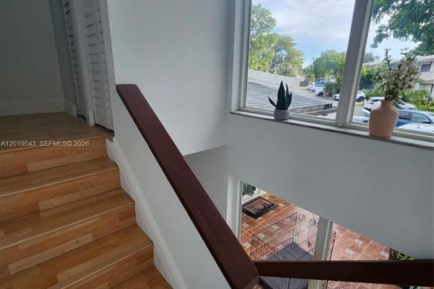 Townhouse in Miami, Florida 3 bedrooms, 128.02 sq.m. № 2086953 - photo 16
