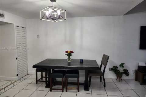 Townhouse in Miami, Florida 3 bedrooms, 128.02 sq.m. № 2086953 - photo 25