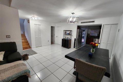 Townhouse in Miami, Florida 3 bedrooms, 128.02 sq.m. № 2086953 - photo 24