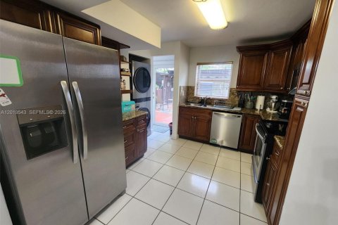Townhouse in Miami, Florida 3 bedrooms, 128.02 sq.m. № 2086953 - photo 11