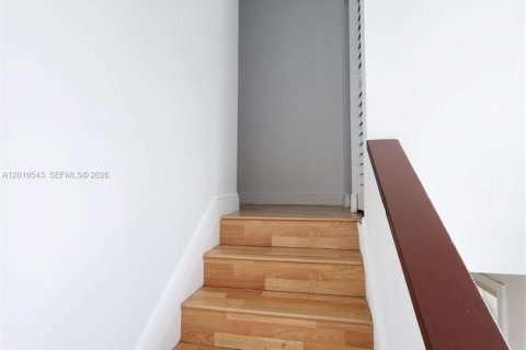 Townhouse in Miami, Florida 3 bedrooms, 128.02 sq.m. № 2086953 - photo 14