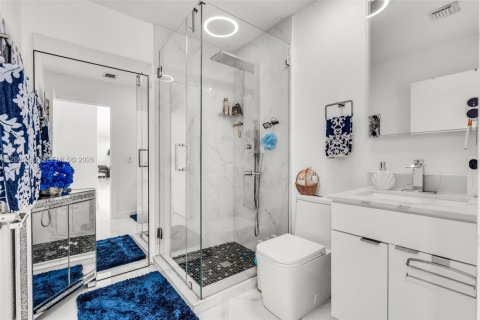 House in Miami Lakes, Florida 4 bedrooms, 266.26 sq.m. № 2392867 - photo 20