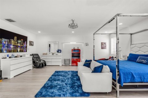 House in Miami Lakes, Florida 4 bedrooms, 266.26 sq.m. № 2392867 - photo 30