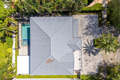House in Miami Lakes, Florida 4 bedrooms, 266.26 sq.m. № 2392867 - photo 7