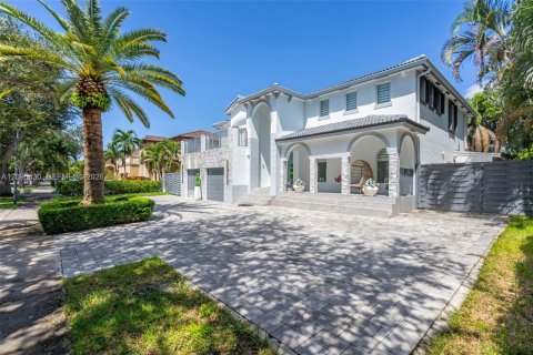 House in Miami Lakes, Florida 4 bedrooms, 266.26 sq.m. № 2392867