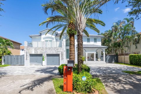 House in Miami Lakes, Florida 4 bedrooms, 266.26 sq.m. № 2392867 - photo 3
