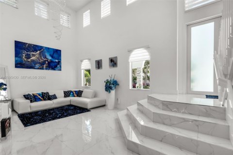 House in Miami Lakes, Florida 4 bedrooms, 266.26 sq.m. № 2392867 - photo 9
