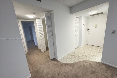 Appartement à louer à Hallandale Beach, Floride: 2 chambres, 104.98 m2 № 1966666 - photo 8