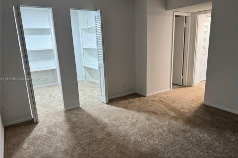 Appartement à louer à Hallandale Beach, Floride: 2 chambres, 104.98 m2 № 1966666 - photo 10