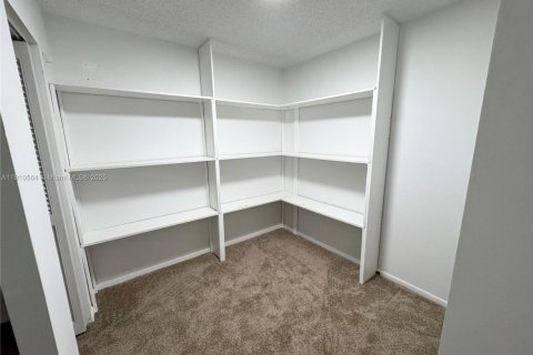 Appartement à louer à Hallandale Beach, Floride: 2 chambres, 104.98 m2 № 1966666 - photo 11