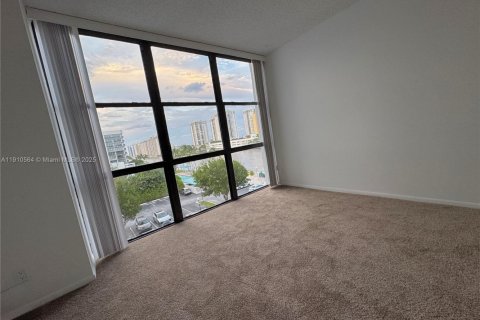 Appartement à louer à Hallandale Beach, Floride: 2 chambres, 104.98 m2 № 1966666 - photo 6