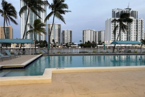 Appartement à louer à Hallandale Beach, Floride: 2 chambres, 104.98 m2 № 1966666 - photo 4