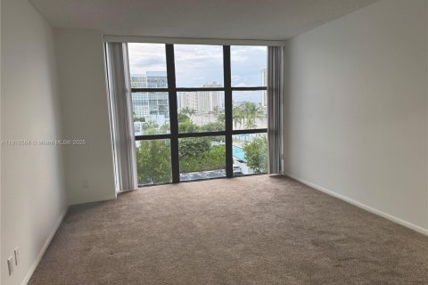 Appartement à louer à Hallandale Beach, Floride: 2 chambres, 104.98 m2 № 1966666 - photo 7