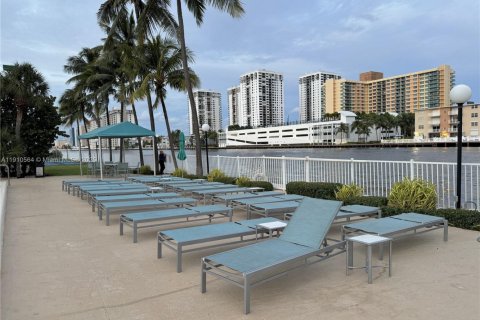 Appartement à louer à Hallandale Beach, Floride: 2 chambres, 104.98 m2 № 1966666 - photo 2