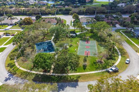 House in Wellington, Florida 3 bedrooms, 236.81 sq.m. № 984151 - photo 1