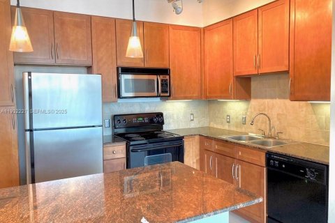 Купить кондоминиум в Майами, Флорида 1 спальня, 65.68м2, № 2034788 - фото 2