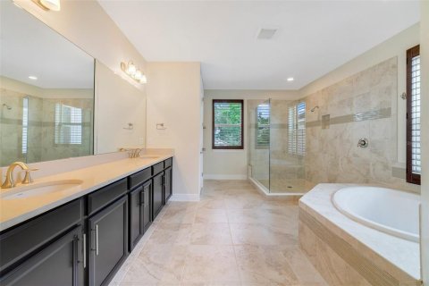 House in Winter Garden, Florida 6 bedrooms, 418.15 sq.m. № 1746564 - photo 8