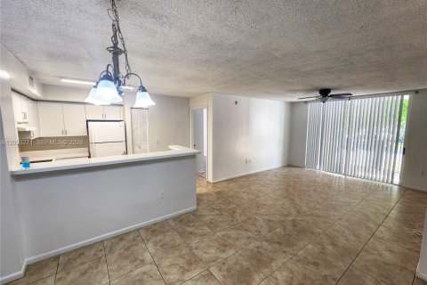 Купить кондоминиум в Мирамар, Флорида 2 спальни, 89.74м2, № 2179413 - фото 2