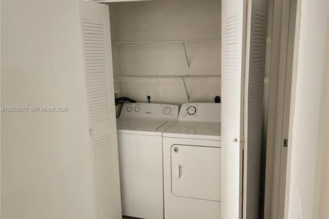 Купить кондоминиум в Мирамар, Флорида 2 спальни, 89.74м2, № 2179413 - фото 20