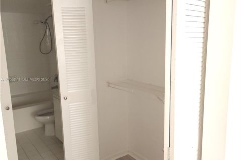 Купить кондоминиум в Мирамар, Флорида 2 спальни, 89.74м2, № 2179413 - фото 10