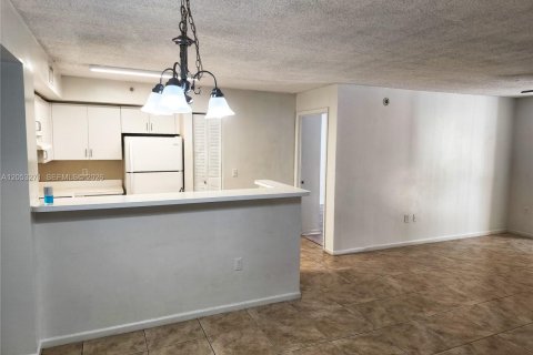 Condo in Miramar, Florida, 2 bedrooms № 2179413