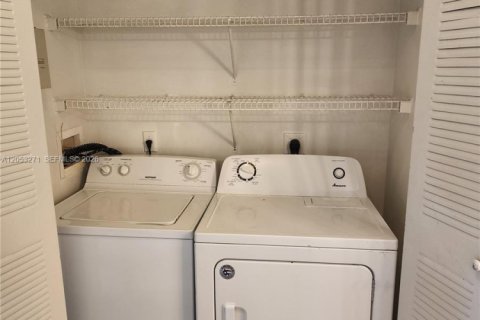 Купить кондоминиум в Мирамар, Флорида 2 спальни, 89.74м2, № 2179413 - фото 16