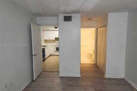 Купить кондоминиум в Мирамар, Флорида 2 спальни, 89.74м2, № 2179413 - фото 14