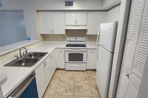 Купить кондоминиум в Мирамар, Флорида 2 спальни, 89.74м2, № 2179413 - фото 5
