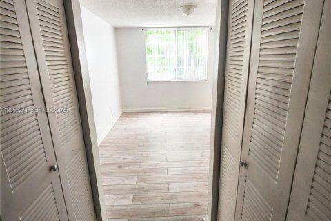 Купить кондоминиум в Мирамар, Флорида 2 спальни, 89.74м2, № 2179413 - фото 12