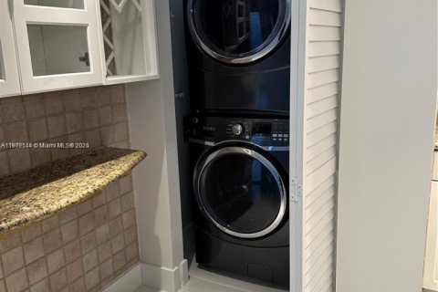 Townhouse in Miami, Florida 3 bedrooms, 126.81 sq.m. № 1967124 - photo 26