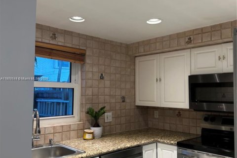 Townhouse in Miami, Florida 3 bedrooms, 126.81 sq.m. № 1967124 - photo 28