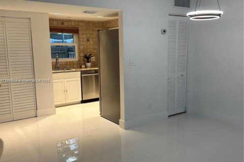 Townhouse in Miami, Florida 3 bedrooms, 126.81 sq.m. № 1967124 - photo 27