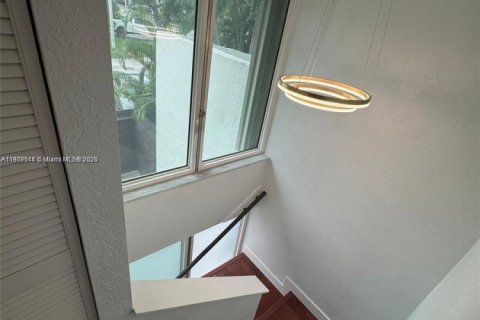 Townhouse in Miami, Florida 3 bedrooms, 126.81 sq.m. № 1967124 - photo 16