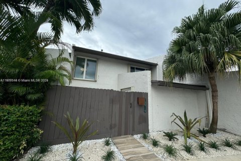 Townhouse in Miami, Florida 3 bedrooms, 126.81 sq.m. № 1967124 - photo 1