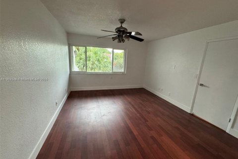 Townhouse in Miami, Florida 3 bedrooms, 126.81 sq.m. № 1967124 - photo 20