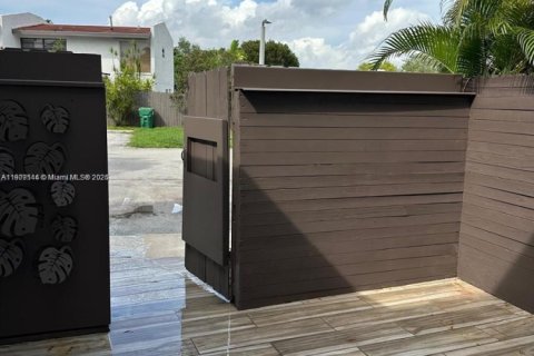 Townhouse in Miami, Florida 3 bedrooms, 126.81 sq.m. № 1967124 - photo 5