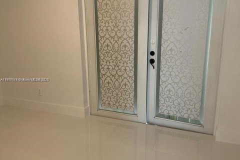 Townhouse in Miami, Florida 3 bedrooms, 126.81 sq.m. № 1967124 - photo 13